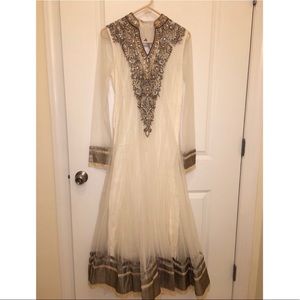 NWOT: White and Sparkly Gold Pakistani